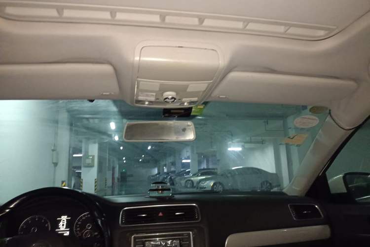Used Volkswagen Sagitar 2012 1.4TSI Manual Luxury Model Headliner