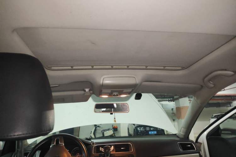Used Volkswagen Sagitar 2012 1.4TSI Manual Luxury Model Headliner