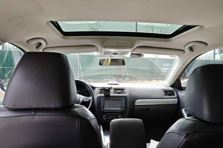 Used Volkswagen Sagitar 2012 1.4TSI Automatic Luxury Edition Headliner