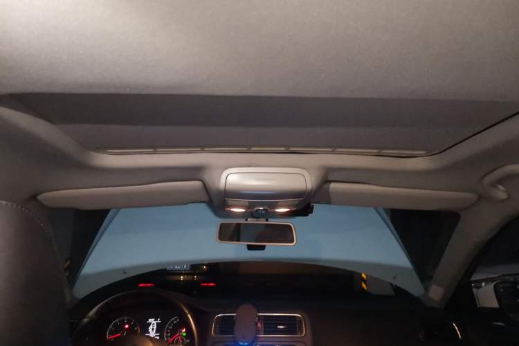 Used Volkswagen Sagitar 2012 1.4TSI Automatic Luxury Edition Headliner