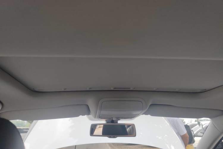 Used Volkswagen Sagitar 2012 1.4TSI Automatic Luxury Edition Headliner