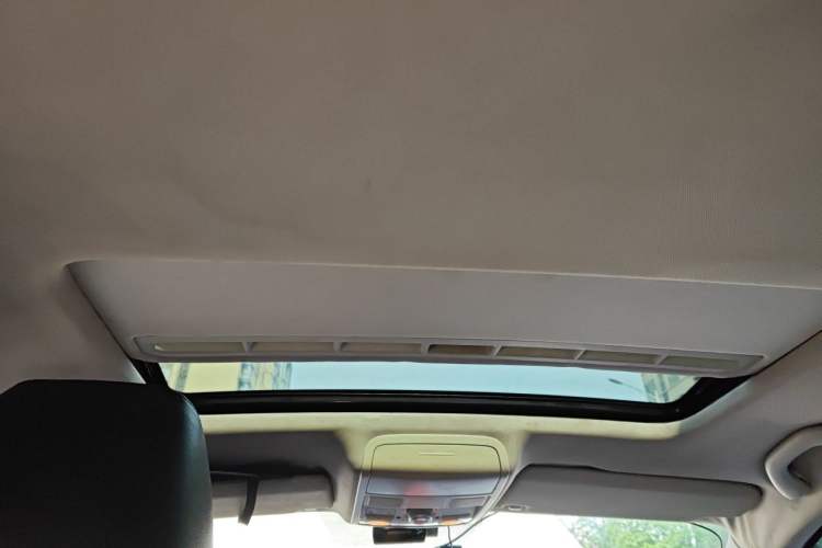 Used Volkswagen Sagitar 2012 1.6L Manual Comfort Model Headliner