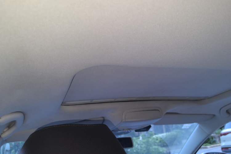 Used Volkswagen Sagitar 2012 1.4TSI Automatic Luxury Edition Headliner