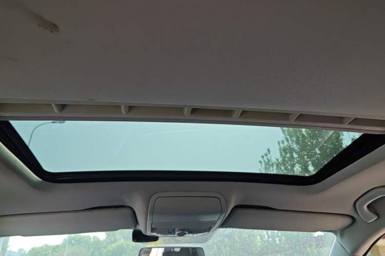 Used Volkswagen Sagitar 2012 1.4TSI Manual Luxury Model Headliner
