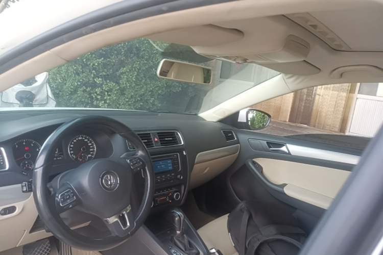 Used Volkswagen Sagitar 2012 1.4TSI Automatic Luxury Edition Headliner
