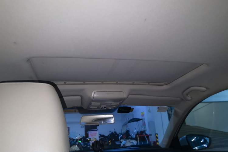 Used Volkswagen Sagitar 2012 1.4TSI Manual Luxury Model Headliner