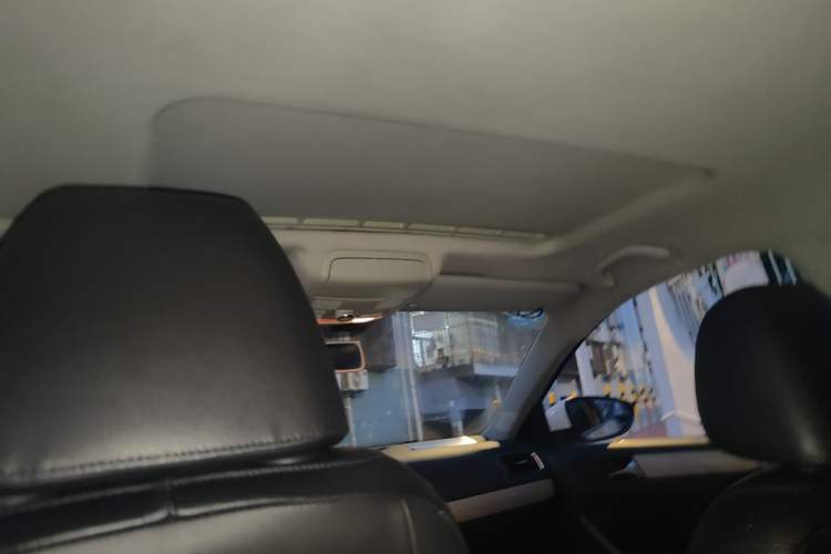 Used Volkswagen Sagitar 2012 1.4TSI Automatic Luxury Edition Headliner