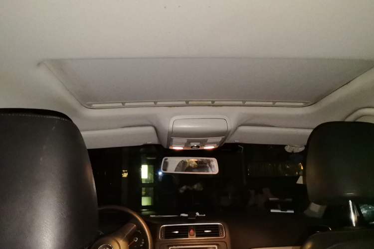 Used Volkswagen Sagitar 2012 1.6L Manual Comfort Model Headliner
