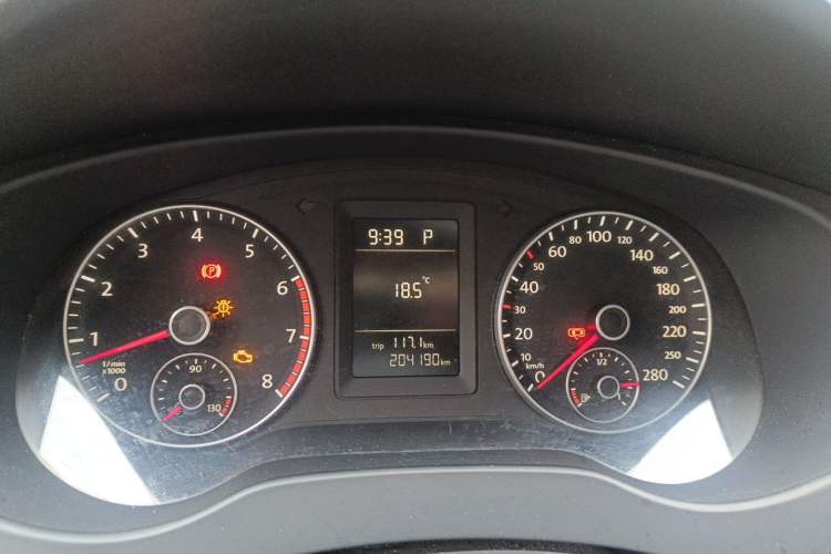 Used Volkswagen Sagitar 2012 1.4TSI Automatic Luxury Edition Instrument Cluster