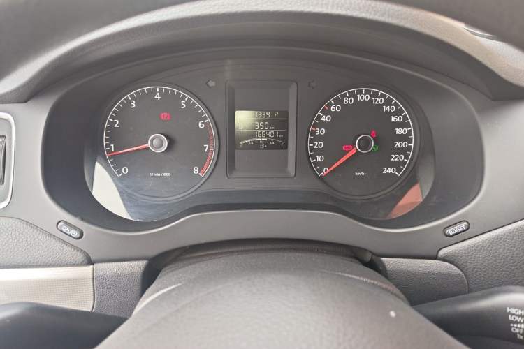 Used Volkswagen Sagitar 2012 1.6L Automatic Comfort Edition Instrument Cluster