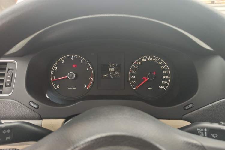 Used Volkswagen Sagitar 2012 1.6L Automatic Comfort Edition Instrument Cluster