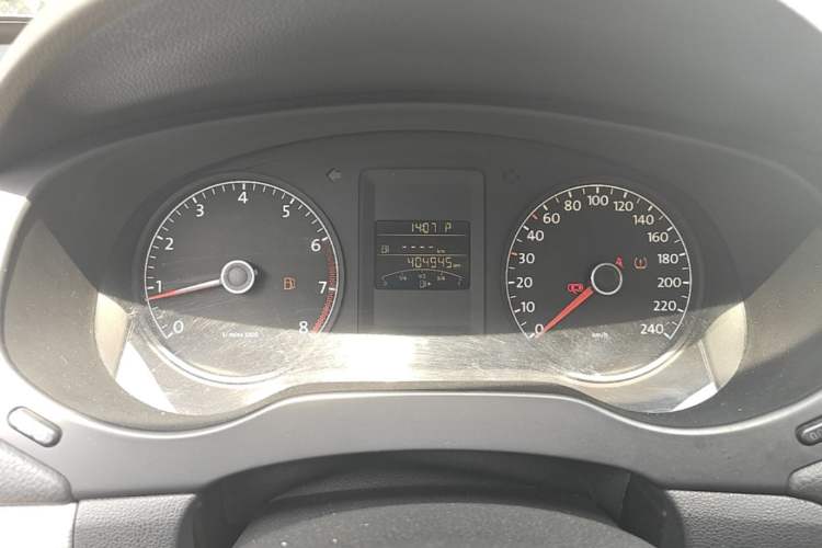 Used Volkswagen Sagitar 2012 1.6L Automatic Comfort Edition Instrument Cluster