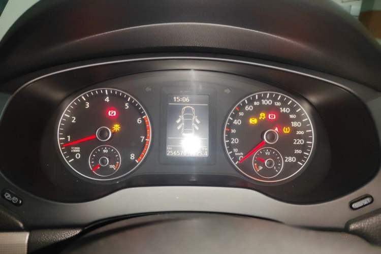 Used Volkswagen Sagitar 2012 1.4TSI Manual Luxury Model Instrument Cluster
