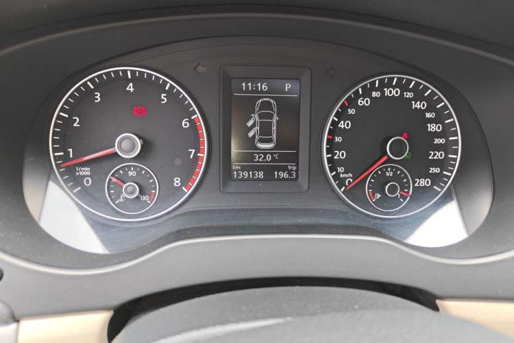 Used Volkswagen Sagitar 2012 1.4TSI Automatic Luxury Edition Instrument Cluster