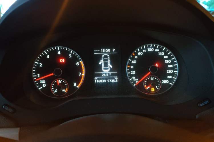 Used Volkswagen Sagitar 2012 1.4TSI Automatic Luxury Edition Instrument Cluster