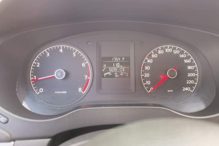 Used Volkswagen Sagitar 2012 1.6L Automatic Fashion Edition Instrument Cluster