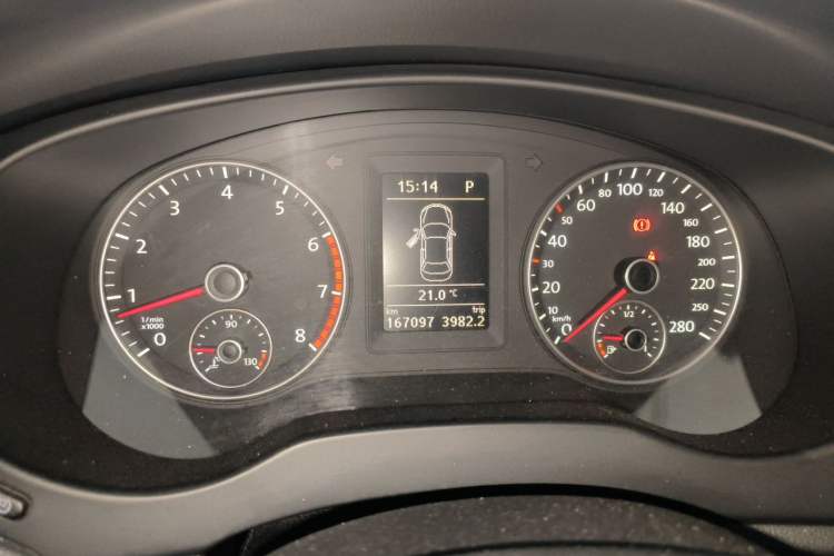 Used Volkswagen Sagitar 2012 1.4TSI Automatic Luxury Edition Instrument Cluster