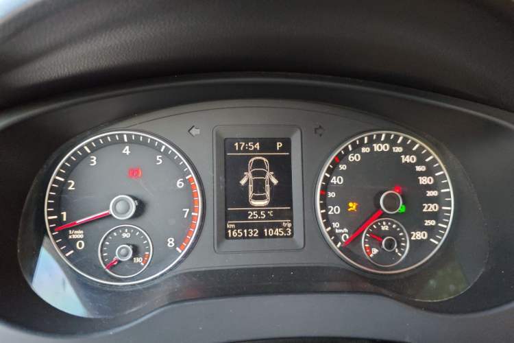 Used Volkswagen Sagitar 2012 1.4TSI Automatic Luxury Edition Instrument Cluster