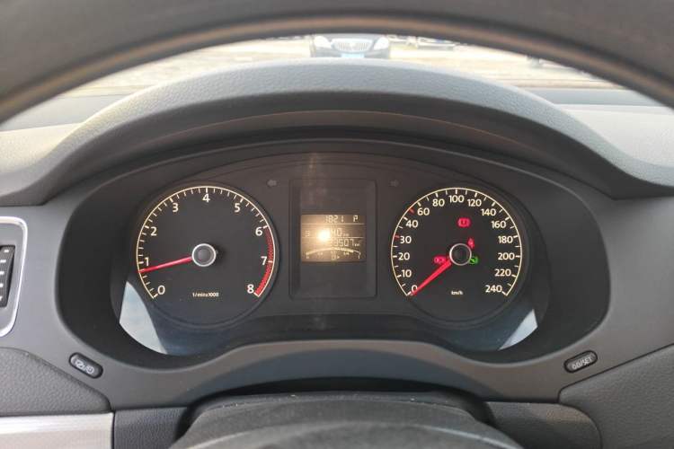 Used Volkswagen Sagitar 2012 1.6L Automatic Comfort Edition Instrument Cluster