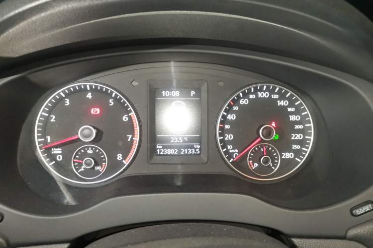 Used Volkswagen Sagitar 2012 1.4TSI Automatic Luxury Edition Instrument Cluster
