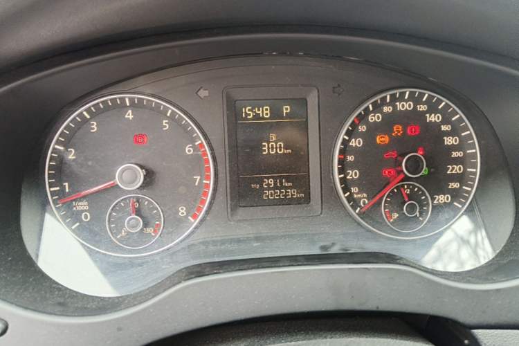 Used Volkswagen Sagitar 2012 1.4TSI Automatic Fashion Edition Instrument Cluster