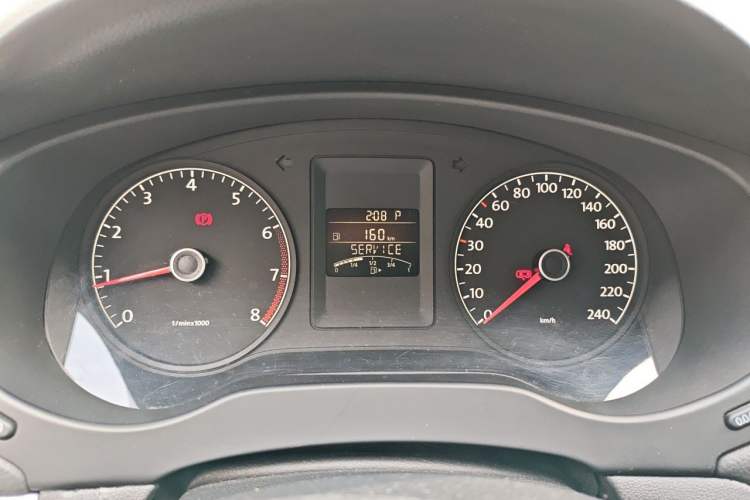Used Volkswagen Sagitar 2012 1.6L Automatic Comfort Edition Instrument Cluster