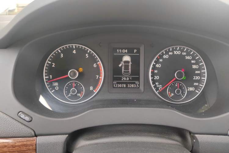 Used Volkswagen Sagitar 2012 1.4TSI Automatic Luxury Edition Instrument Cluster