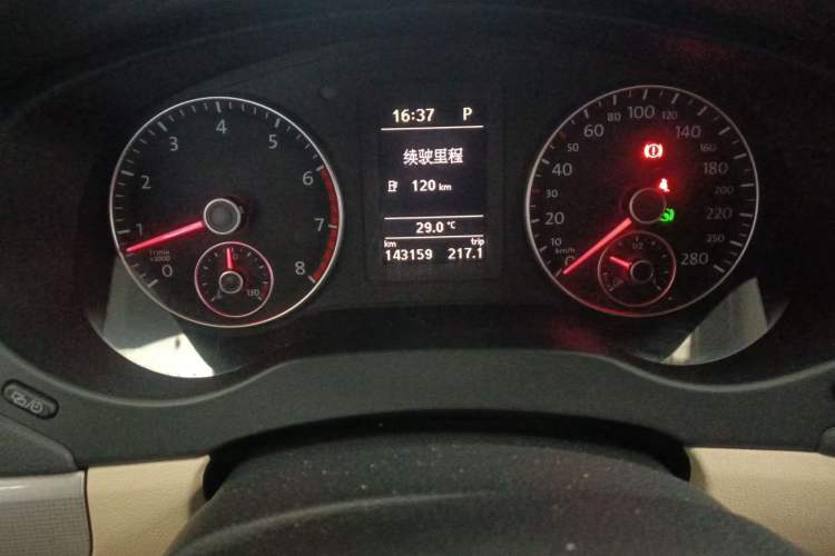 Used Volkswagen Sagitar 2012 1.4TSI Automatic Luxury Edition Instrument Cluster