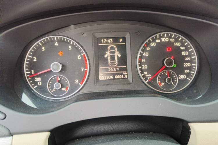 Used Volkswagen Sagitar 2012 1.4TSI Automatic Luxury Edition Instrument Cluster