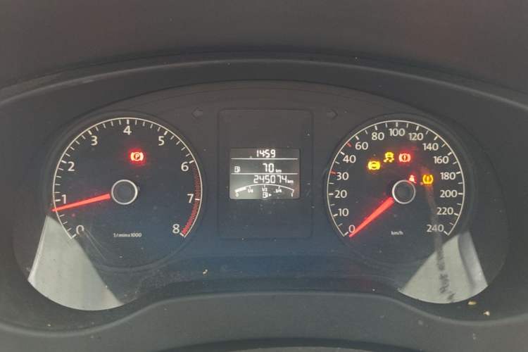 Used Volkswagen Sagitar 2012 1.6L Manual Comfort Model Instrument Cluster
