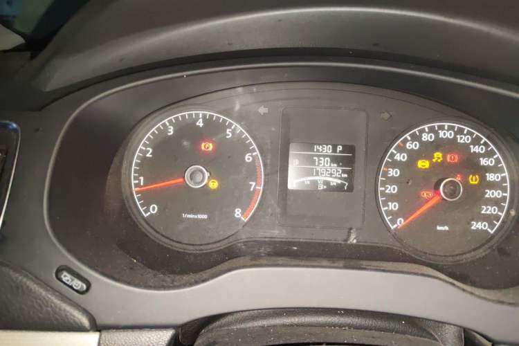 Used Volkswagen Sagitar 2012 1.6L Automatic Comfort Edition Instrument Cluster