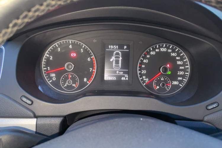 Used Volkswagen Sagitar 2012 1.4TSI Automatic Luxury Edition Instrument Cluster