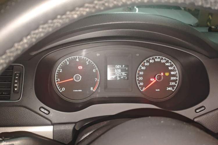 Used Volkswagen Sagitar 2012 1.6L Automatic Comfort Edition Instrument Cluster