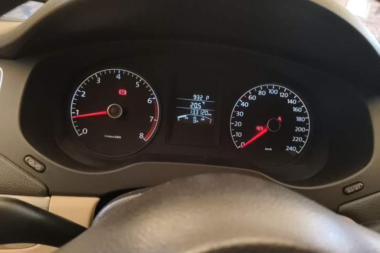 Used Volkswagen Sagitar 2012 1.6L Automatic Comfort Edition Instrument Cluster