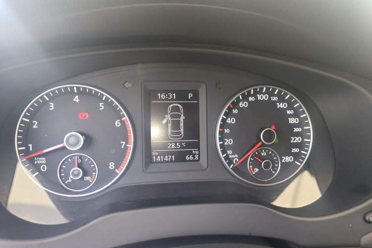 Used Volkswagen Sagitar 2012 1.4TSI Automatic Luxury Edition Instrument Cluster