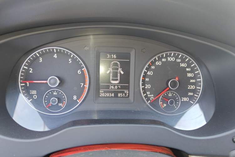 Used Volkswagen Sagitar 2012 1.4TSI Manual Luxury Model Instrument Cluster