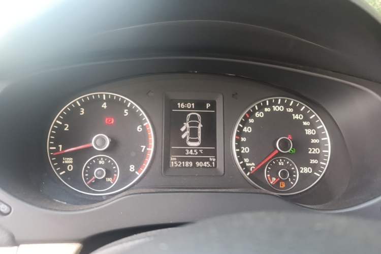 Used Volkswagen Sagitar 2012 1.4TSI Automatic Luxury Edition Instrument Cluster