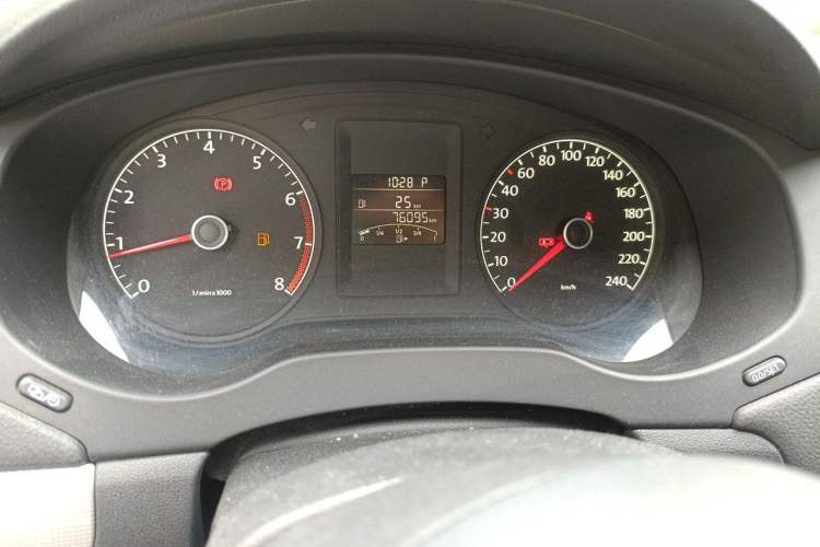 Used Volkswagen Sagitar 2012 1.6L Automatic Comfort Edition Instrument Cluster