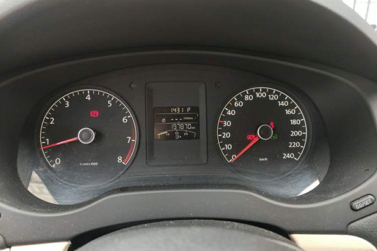 Used Volkswagen Sagitar 2012 1.6L Automatic Comfort Edition Instrument Cluster