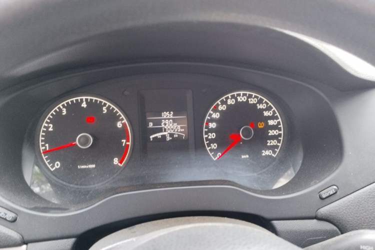 Used Volkswagen Sagitar 2012 1.6L Manual Comfort Model Instrument Cluster