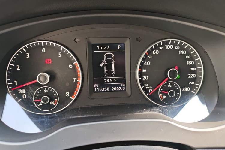 Used Volkswagen Sagitar 2012 1.4TSI Automatic Luxury Edition Instrument Cluster