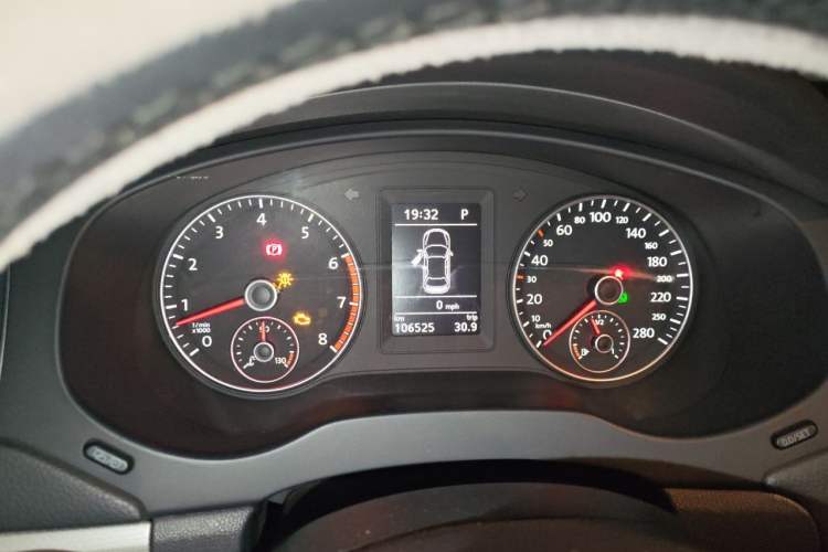 Used Volkswagen Sagitar 2012 1.4TSI Automatic Luxury Edition Instrument Cluster