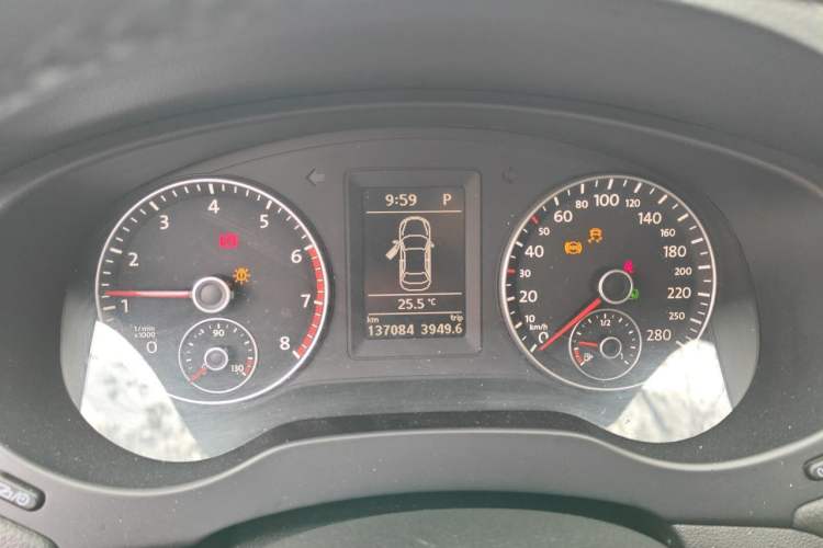 Used Volkswagen Sagitar 2012 1.8TSI Automatic Flagship Edition Instrument Cluster