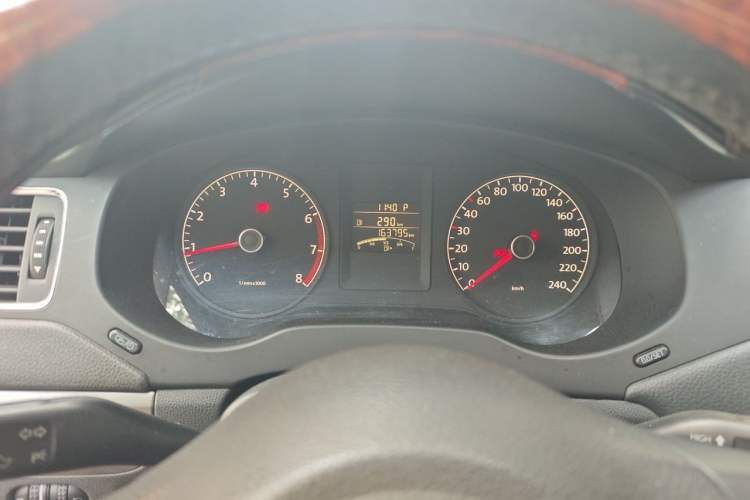 Used Volkswagen Sagitar 2012 1.6L Automatic Fashion Edition Instrument Cluster