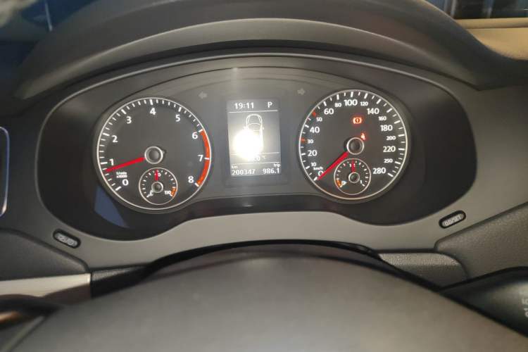 Used Volkswagen Sagitar 2012 1.4TSI Automatic Luxury Edition Instrument Cluster