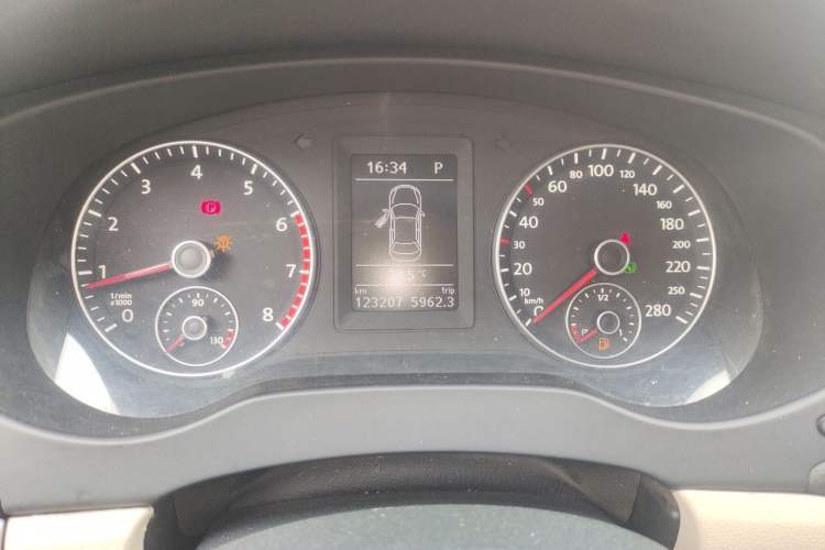 Used Volkswagen Sagitar 2012 1.4TSI Automatic Luxury Edition Instrument Cluster