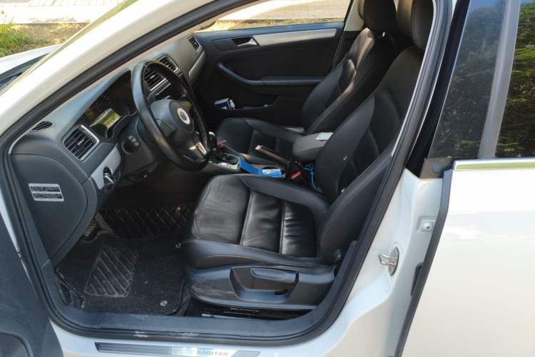 Used Volkswagen Sagitar 2012 1.6L Automatic Comfort Edition Left Front Seat