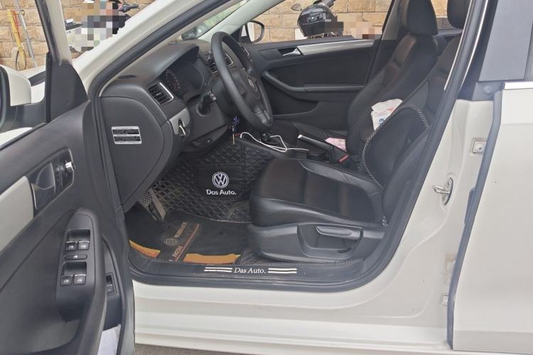 Used Volkswagen Sagitar 2012 1.6L Automatic Comfort Edition Left Front Seat