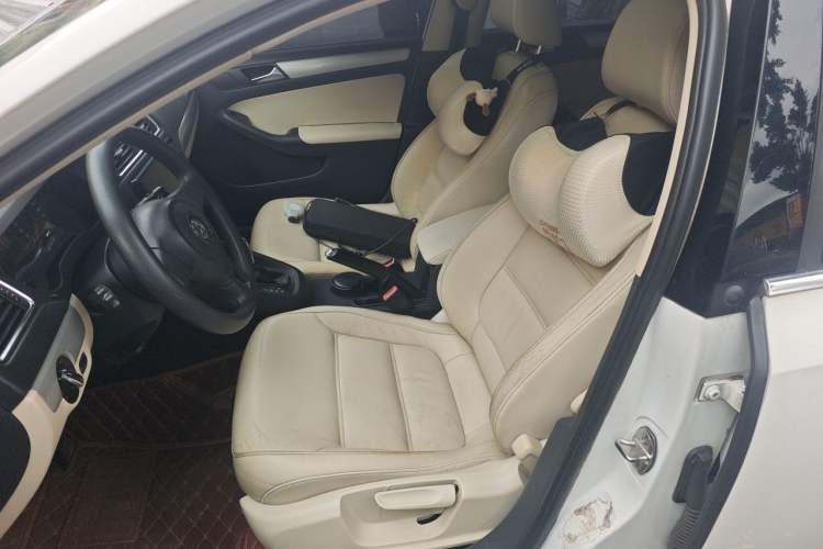 Used Volkswagen Sagitar 2012 1.6L Automatic Comfort Edition Left Front Seat