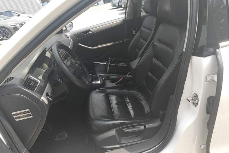 Used Volkswagen Sagitar 2012 1.6L Automatic Comfort Edition Left Front Seat